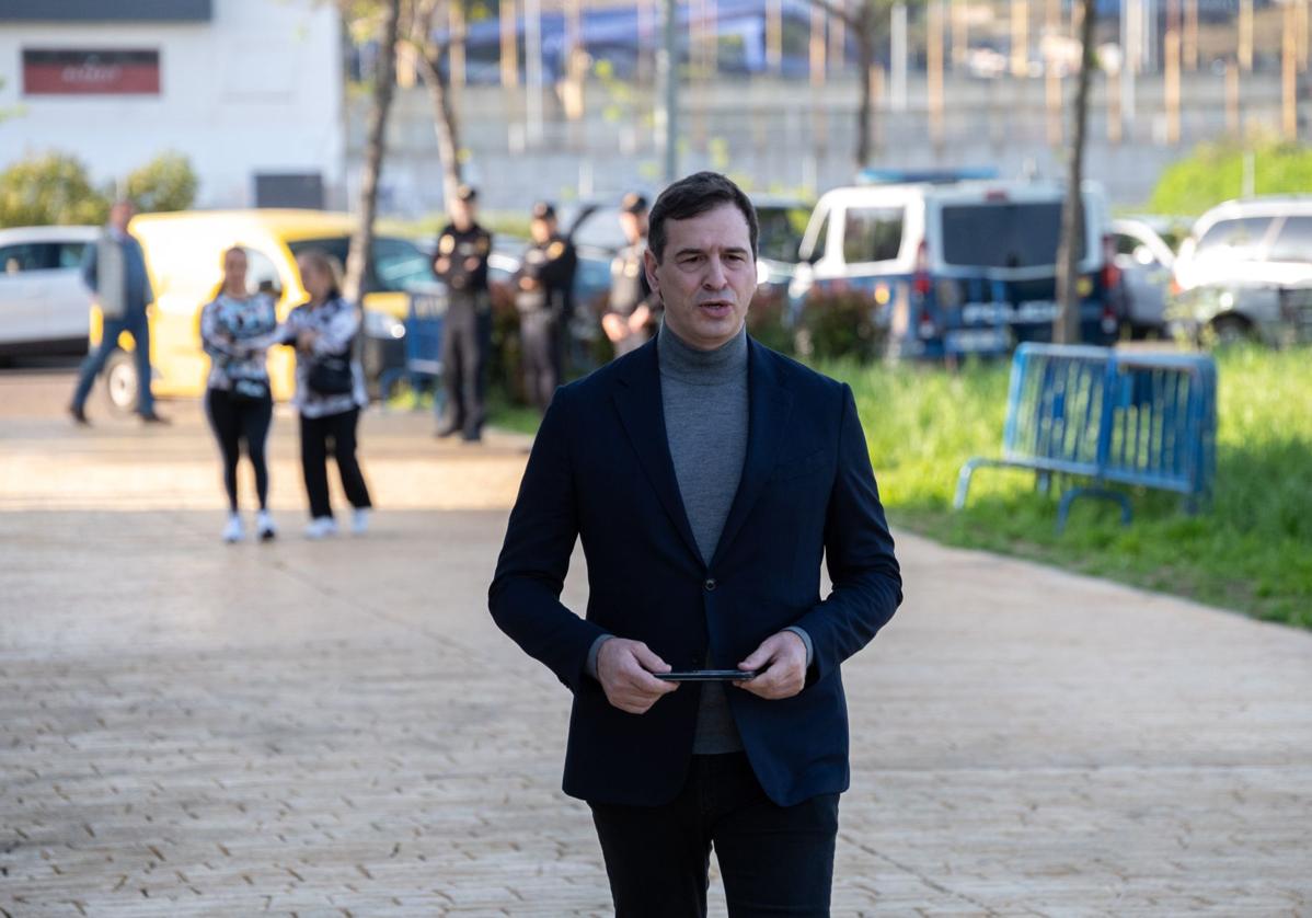 El hermano de Pedro Sánchez, David Sánchez, a su llegada a declarar en calidad de investigado en el Juzgado de Instrucción número 3 de Badajoz, el pasado 25 de abril.