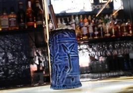 El Bruma, con su crema de coco, mango y pistacho, servido con mucho hielo en el Madame X