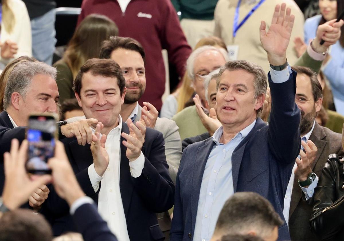 Mañueco avala a Feijóo como líder del PP por ser «solvente» y el presidente «que necesita España»