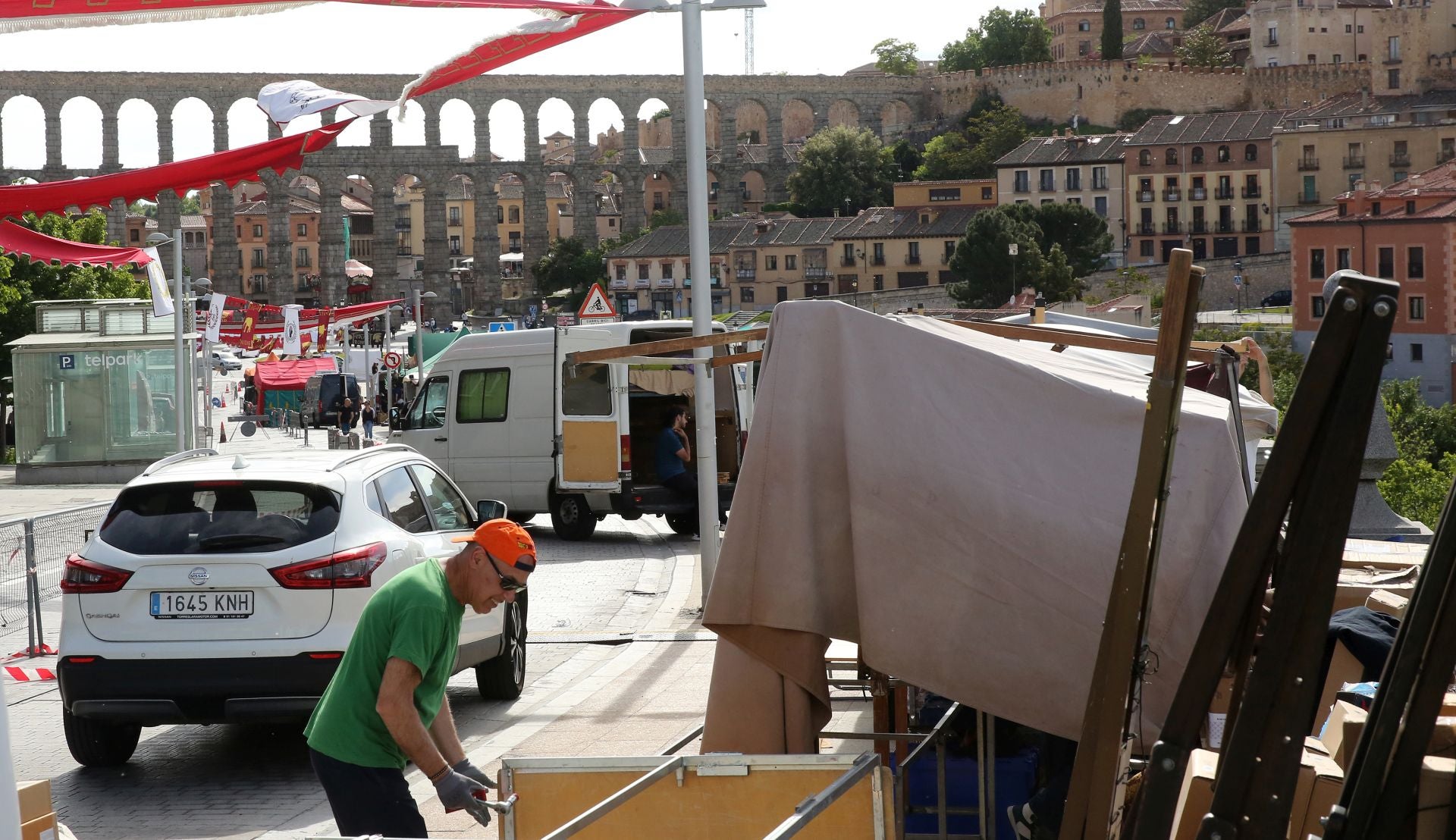 Fotos de los preparativos del Mercado Romano en Padre Claret