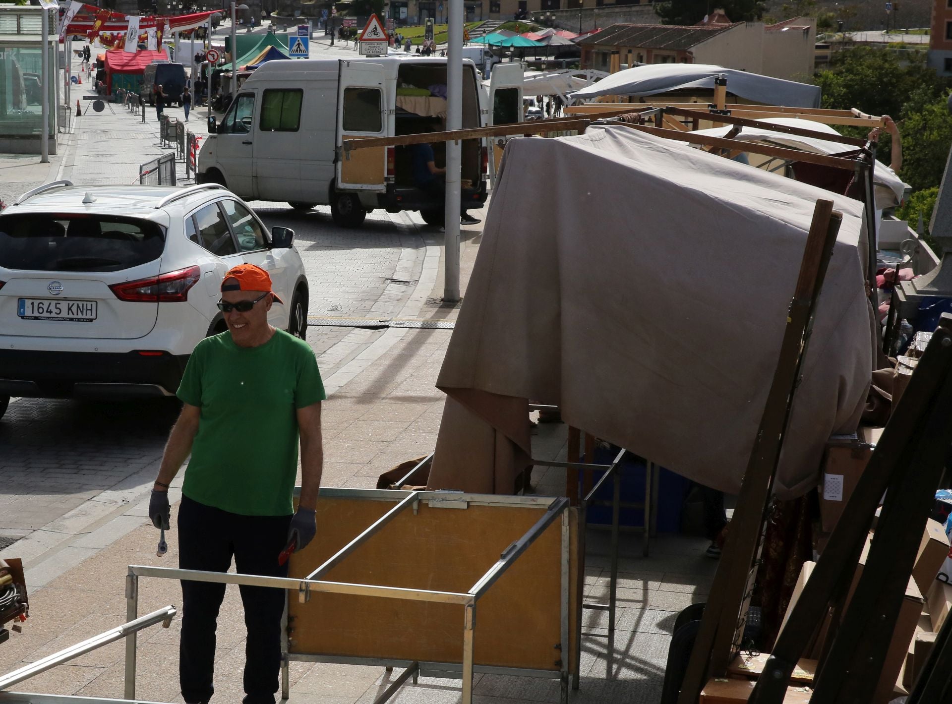 Fotos de los preparativos del Mercado Romano en Padre Claret