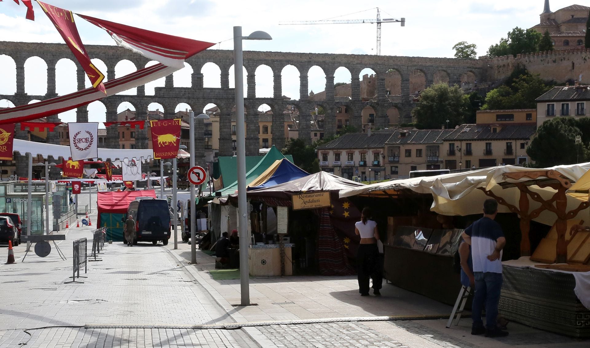 Fotos de los preparativos del Mercado Romano en Padre Claret