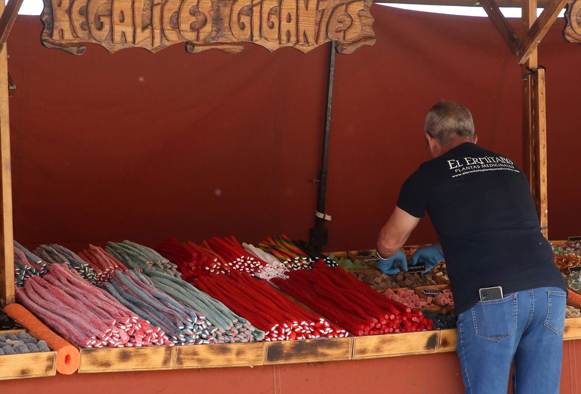 Fotos de los preparativos del Mercado Romano en Padre Claret