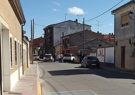 Guardia Civil y Policía Local, este jueves por la mañana en el lugar del suceso.