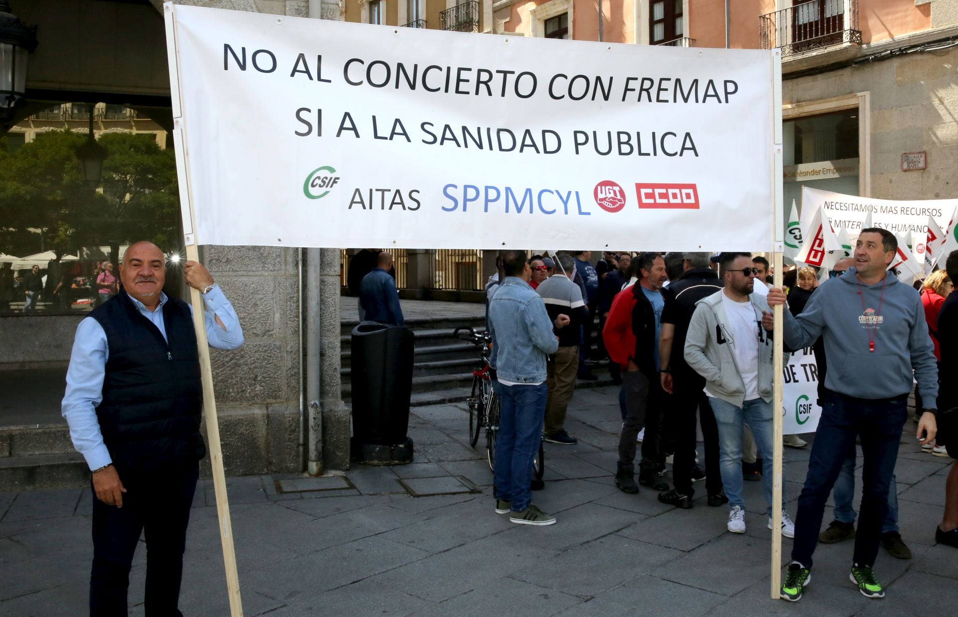 La protesta de los empleados municipales de Segovia, en imágenes