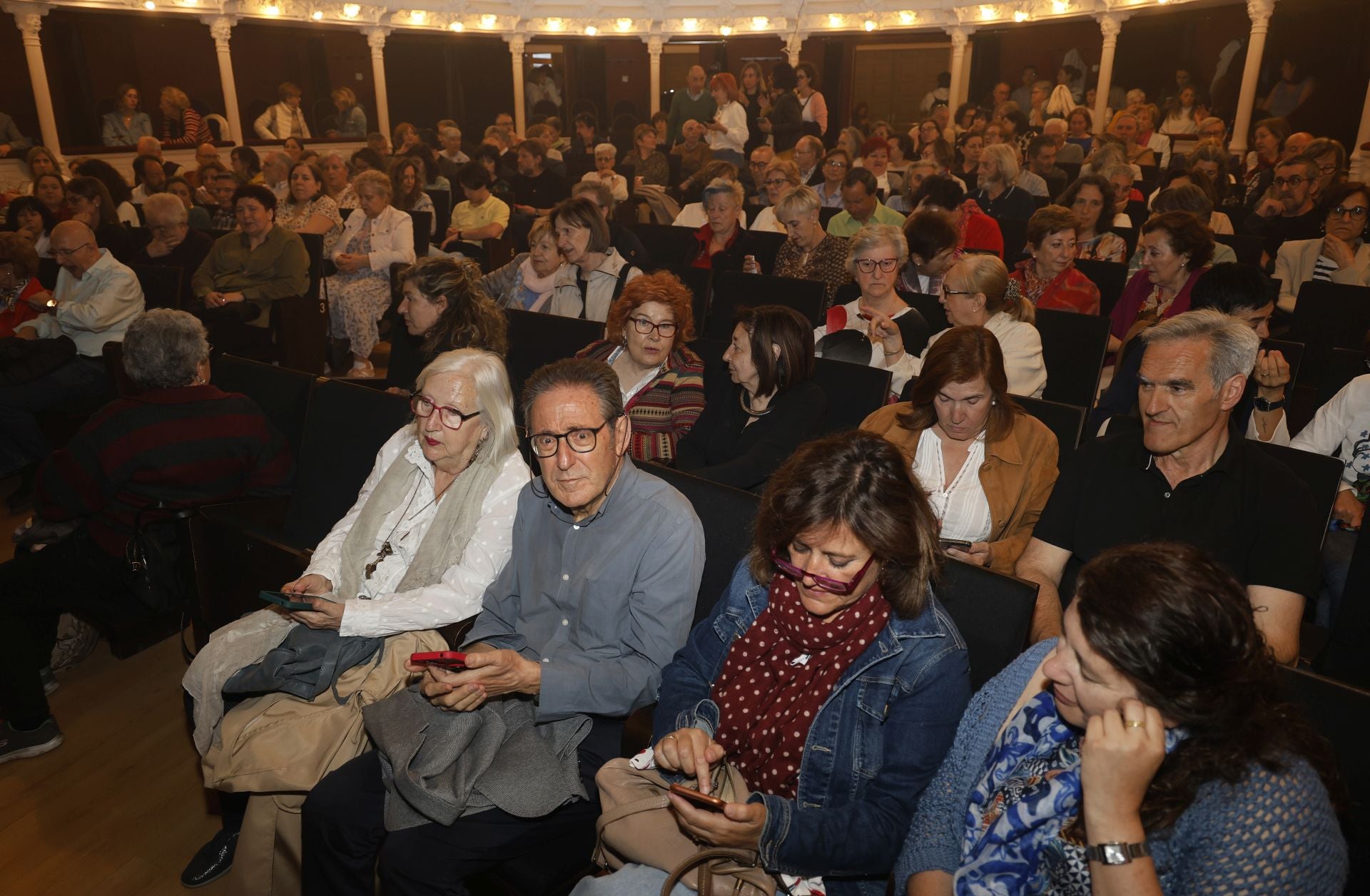 Manuela Velasco cierra la Primavera Cultural en Palencia