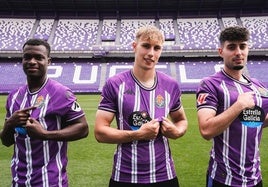 De izquierda a derecha, Ibrahim Alani, Adrián Arnuncio 'Arnu' y Iago Parente, en el estadio José Zorrilla.