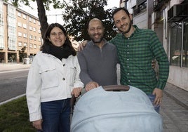 Reencuentro entre Zakaría, Arturo, Lucía y la pequeña Celia.