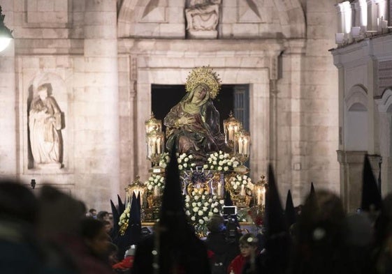 La Virgen de las Angustias durante una procesión de Semana Santa.