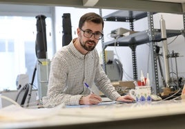 Fernando Hevia, en el laboratorio de la UVa en el que trabaja.