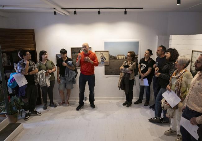 Samuel Reales, durante la presentación de 'Sexilio', en la sala Atalaya, en la calle Santo Domingo de Guzmán.