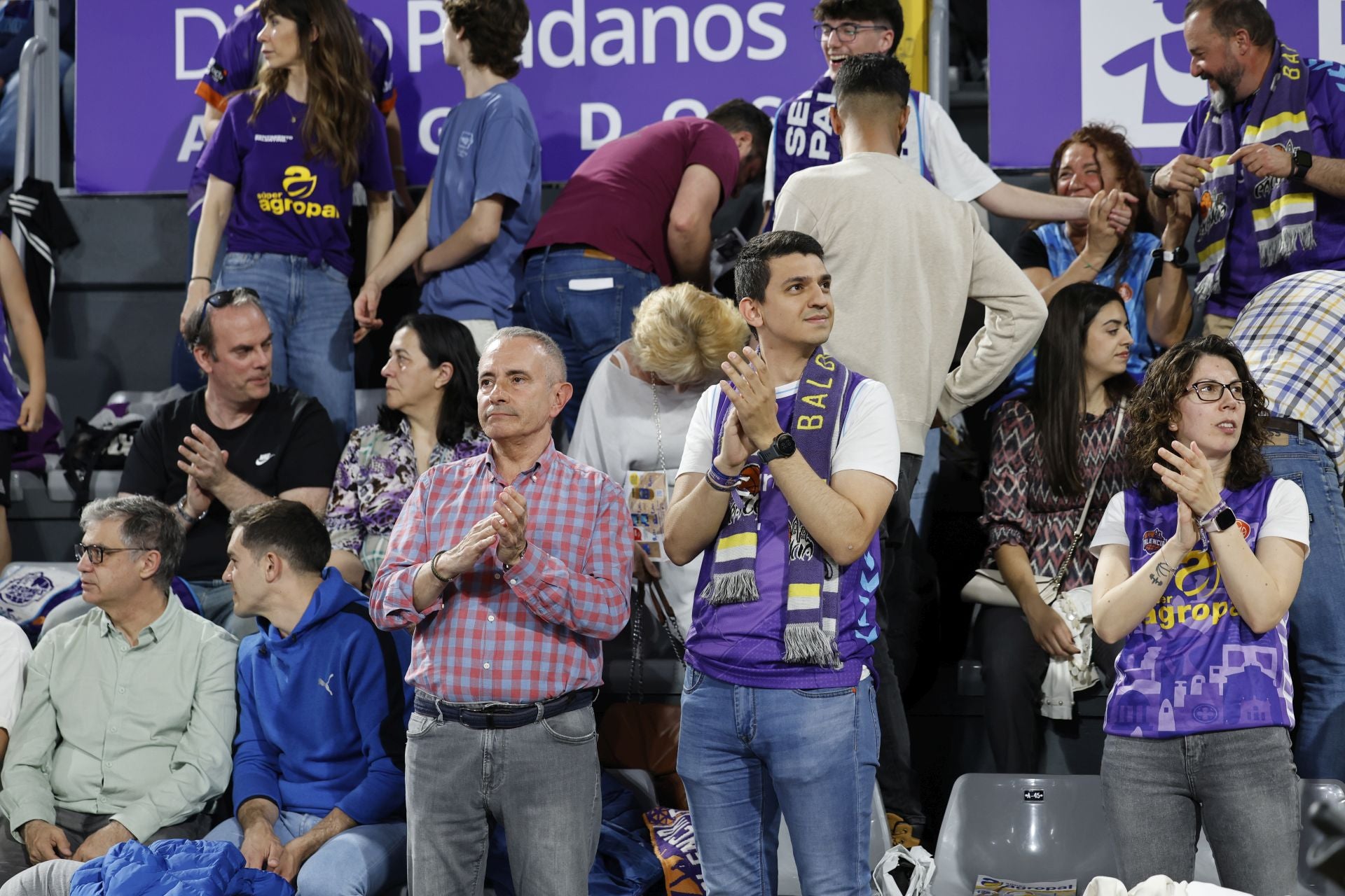 Así ha animado la afición palentina al Súper Agropal ante el Obradoiro
