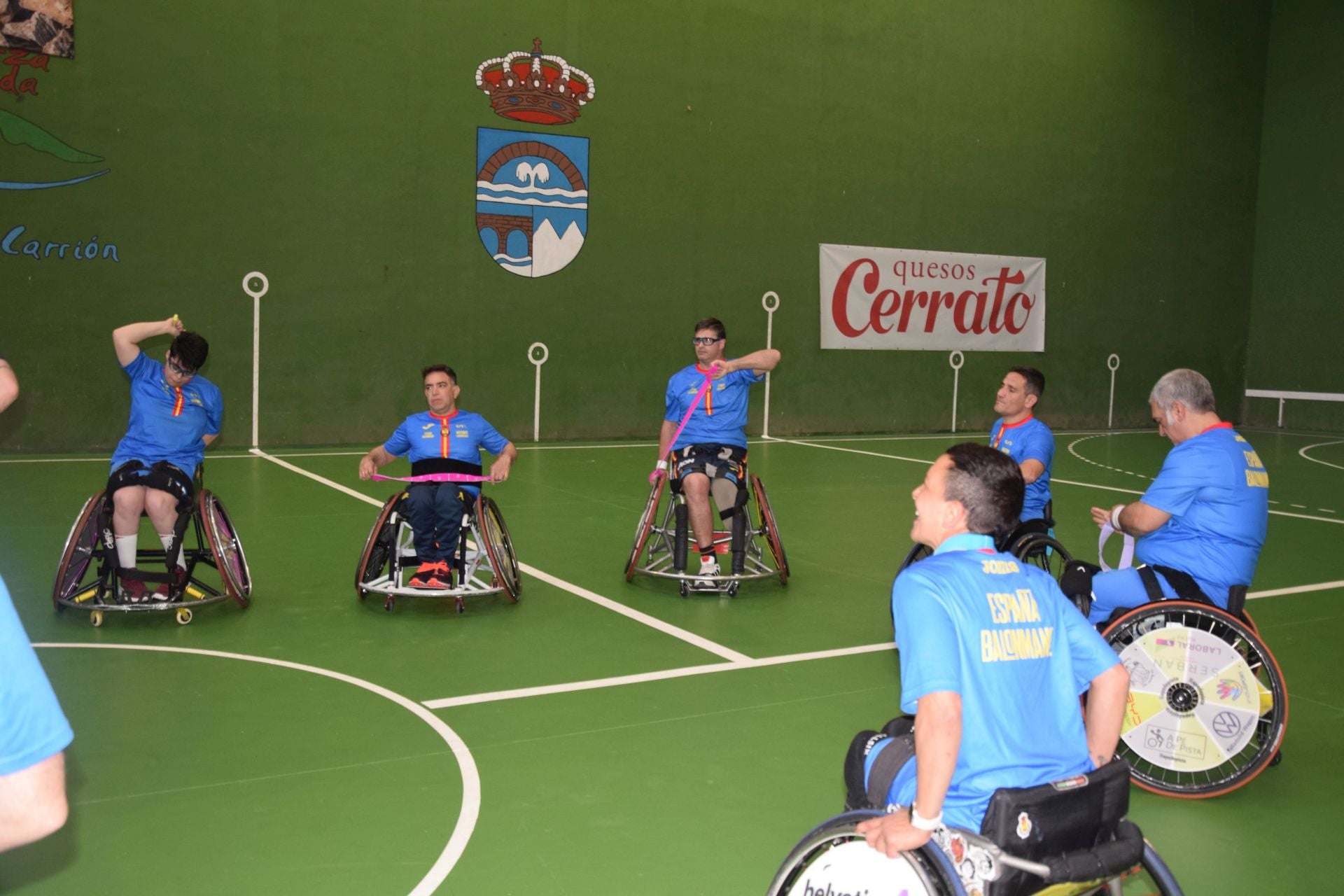 La selección española de balonmano en silla de ruedas se entrena en Velilla