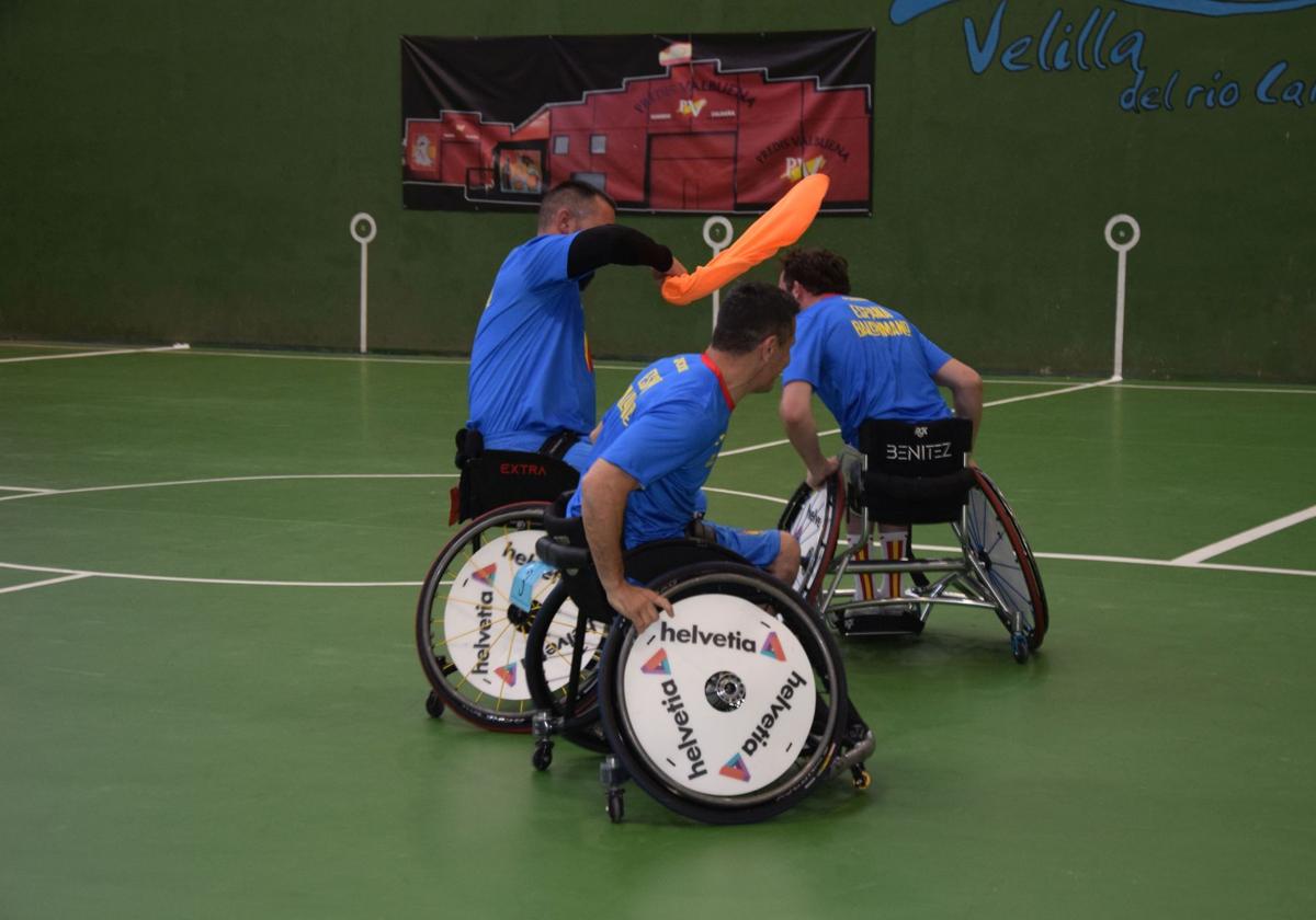La selección española de balonmano en silla de ruedas se entrena en Velilla
