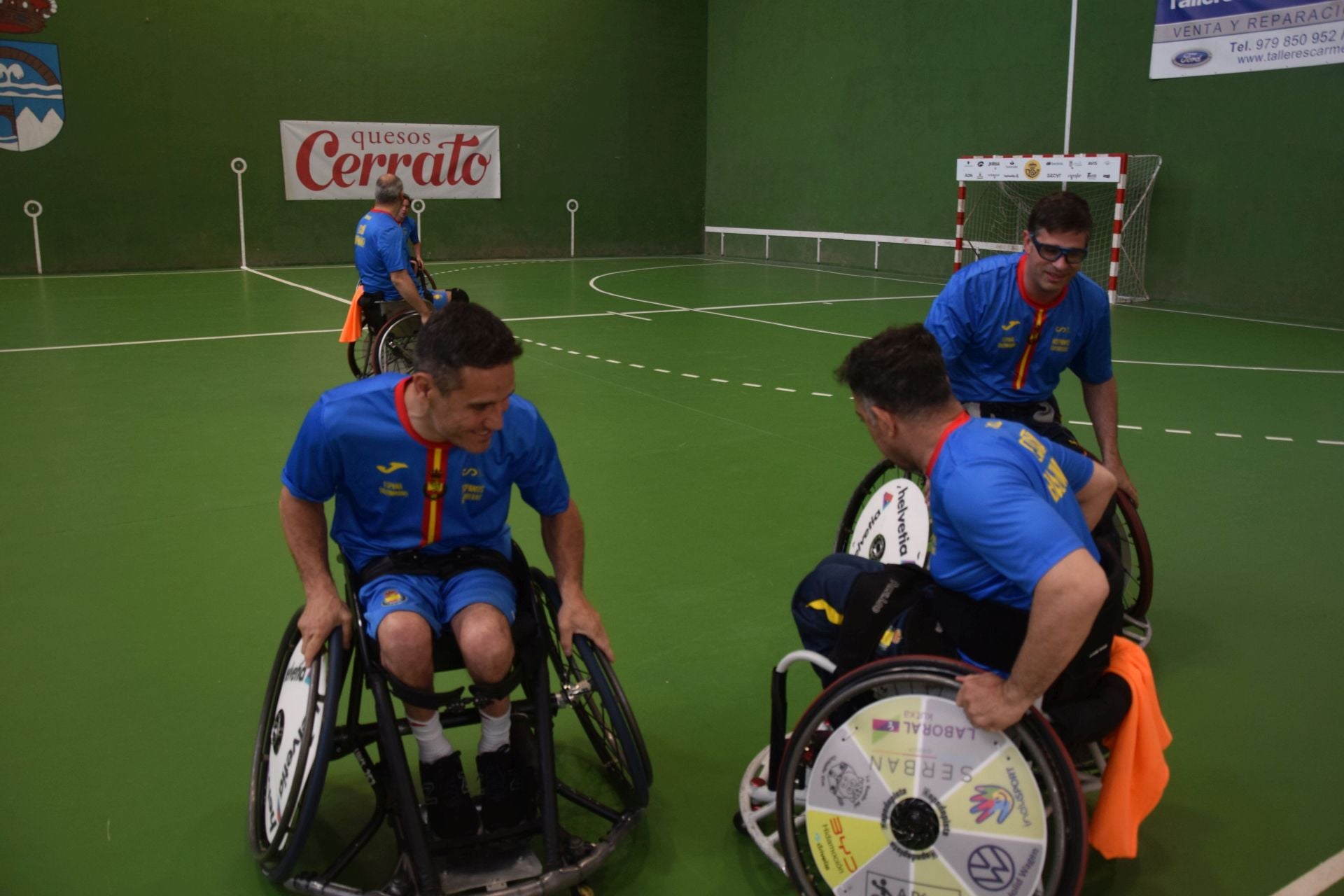 La selección española de balonmano en silla de ruedas se entrena en Velilla