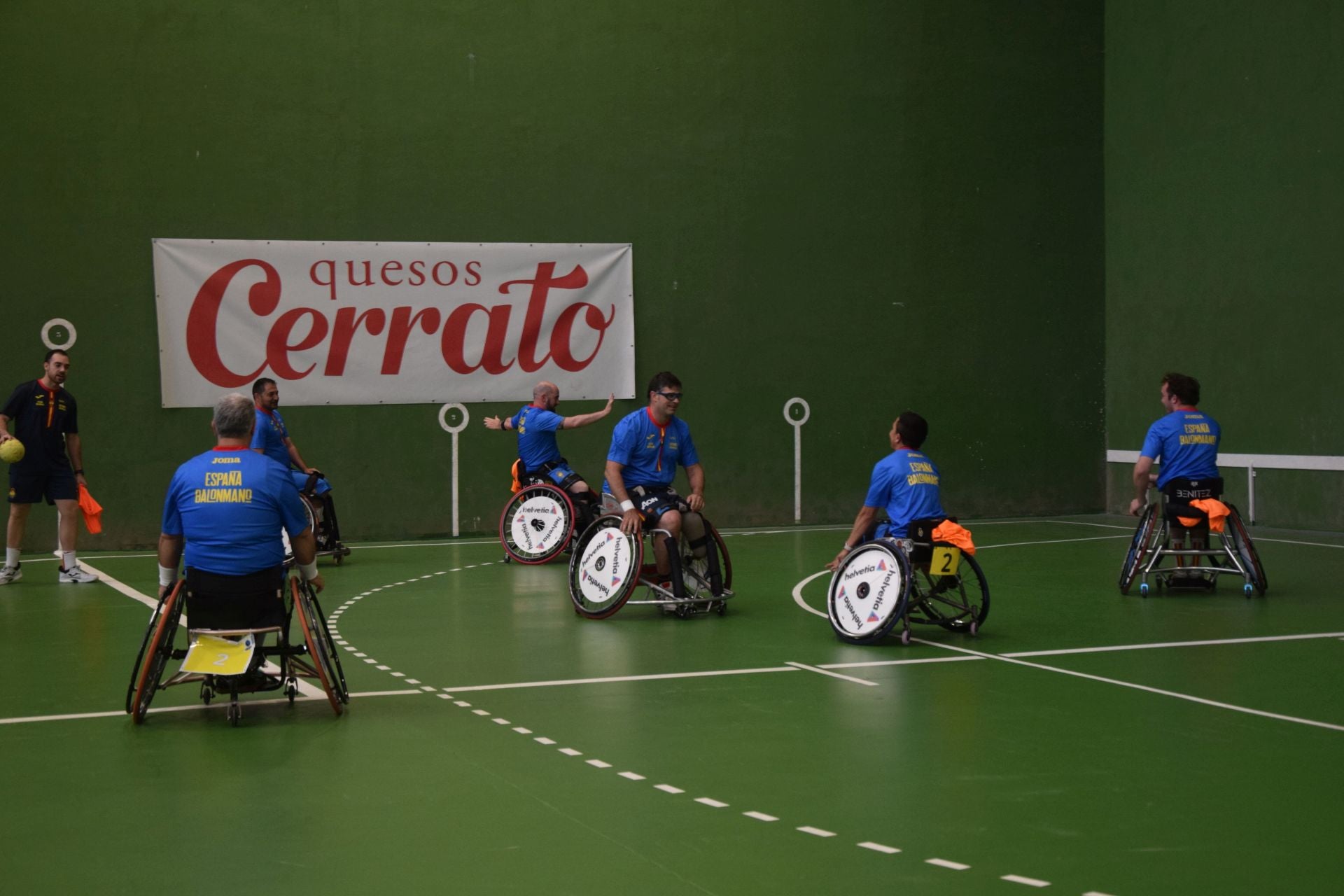 La selección española de balonmano en silla de ruedas se entrena en Velilla