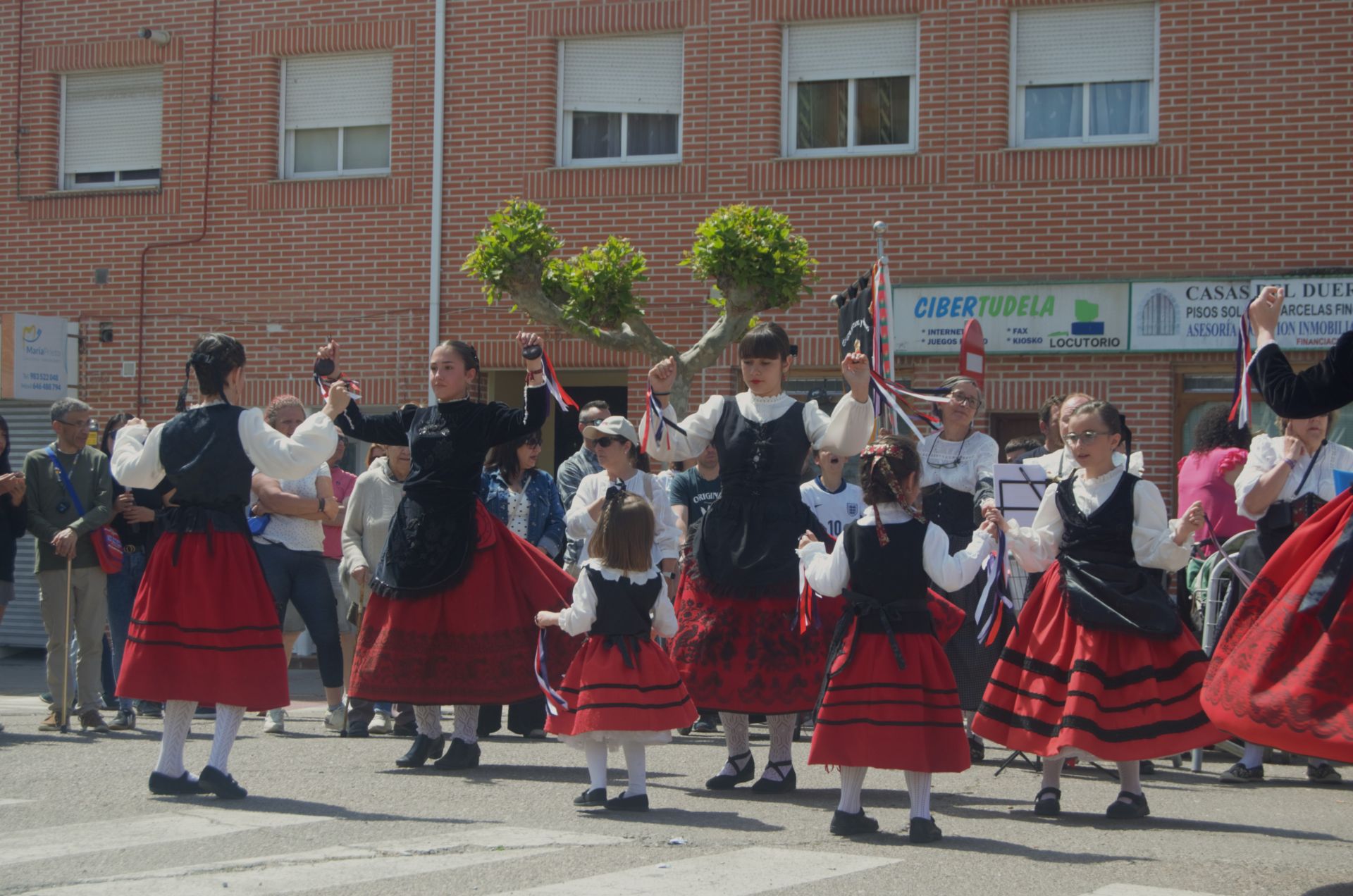 La segunda jornada de la Feria del Espárrago en Tudela de Duero, en imágenes