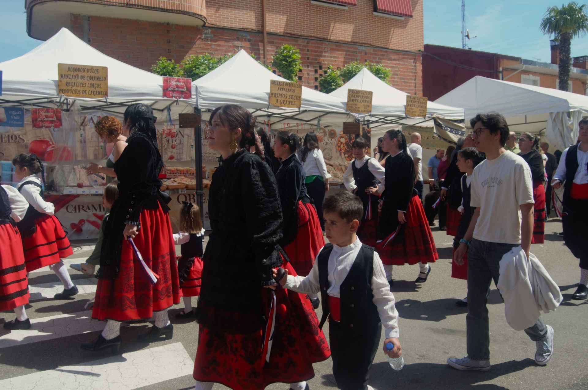 La segunda jornada de la Feria del Espárrago en Tudela de Duero, en imágenes