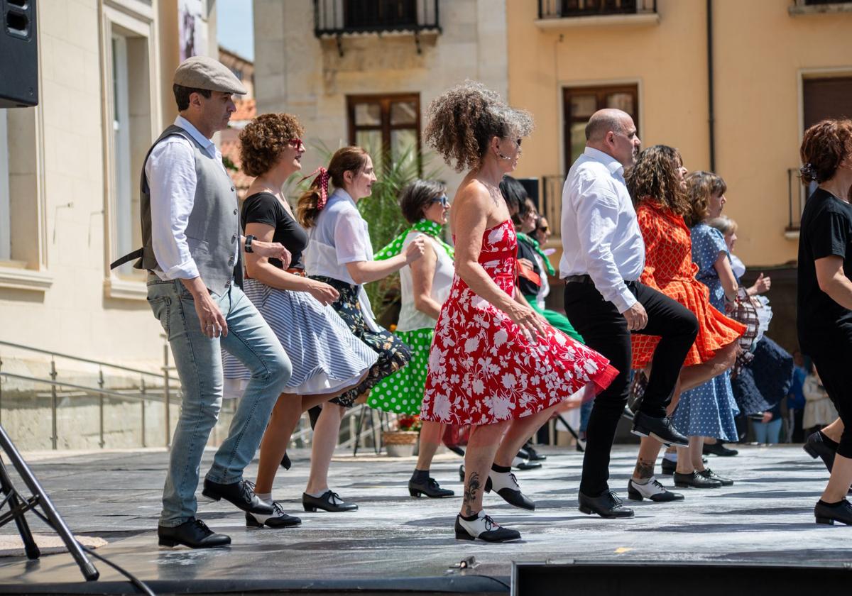 Cuarenta bailarines celebran en Palencia el día del claqué