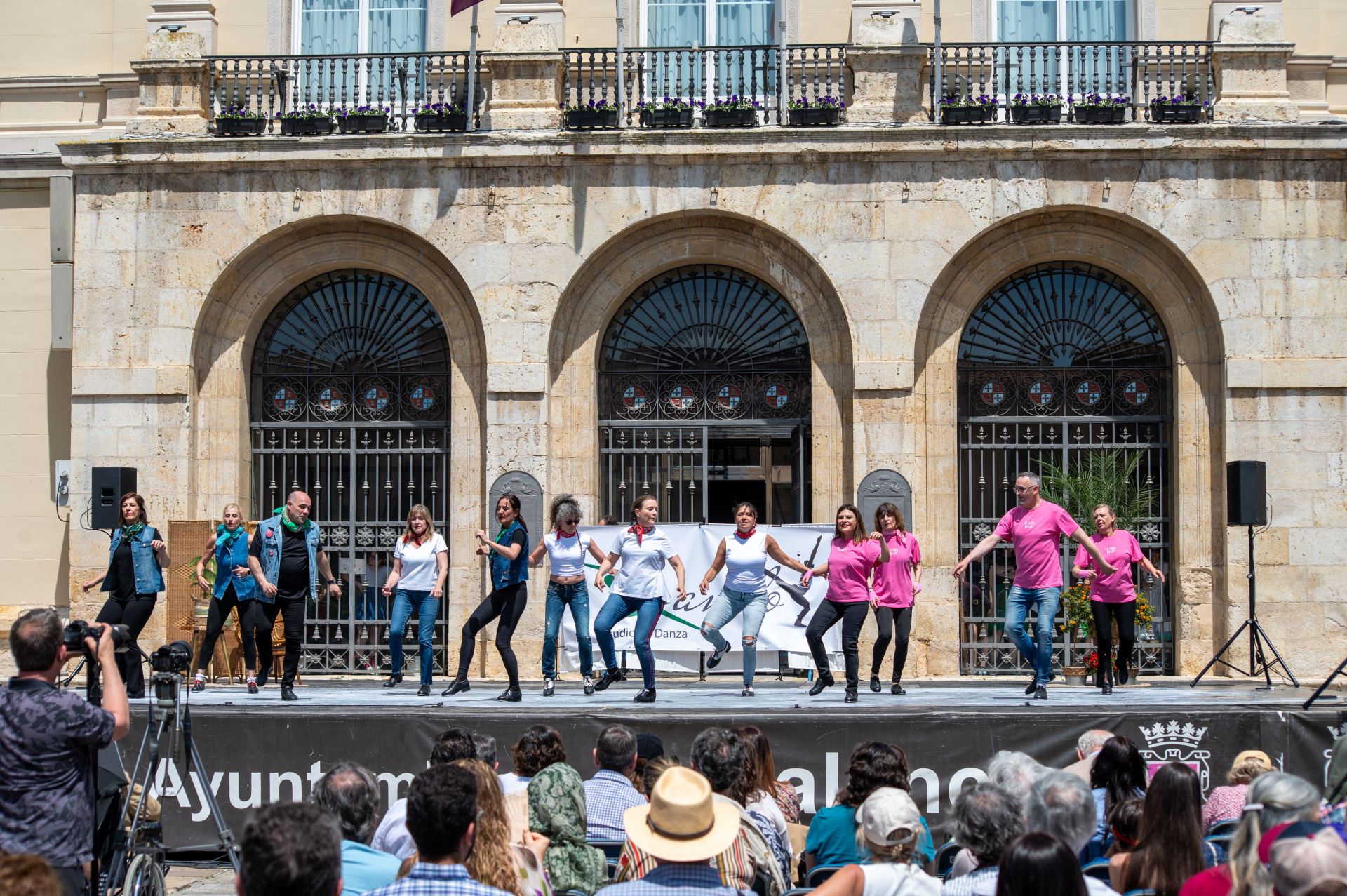 Cuarenta bailarines celebran en Palencia el día del claqué