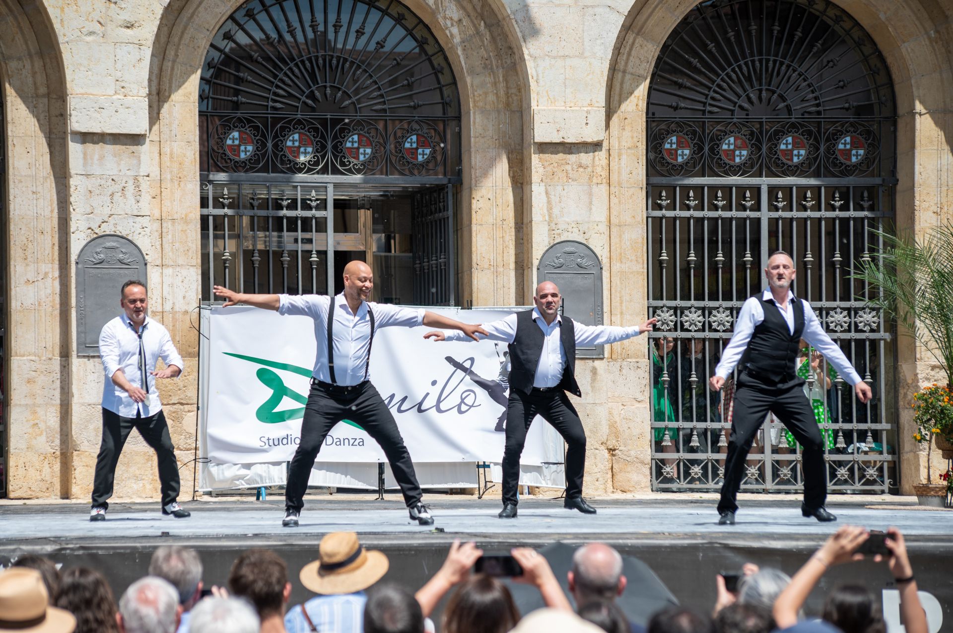 Cuarenta bailarines celebran en Palencia el día del claqué