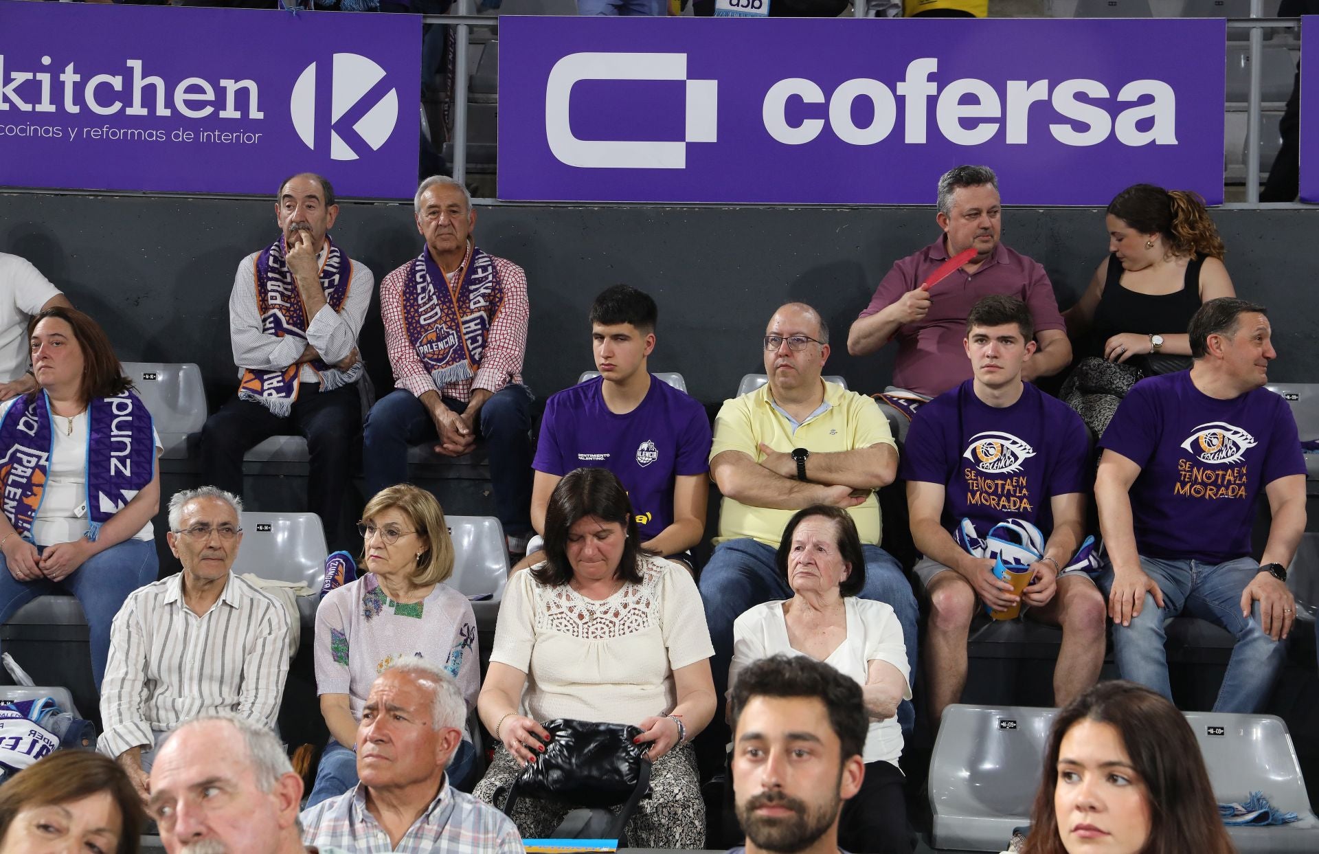 Así anima el público palentino al Súper Agropal ante el Obradoiro