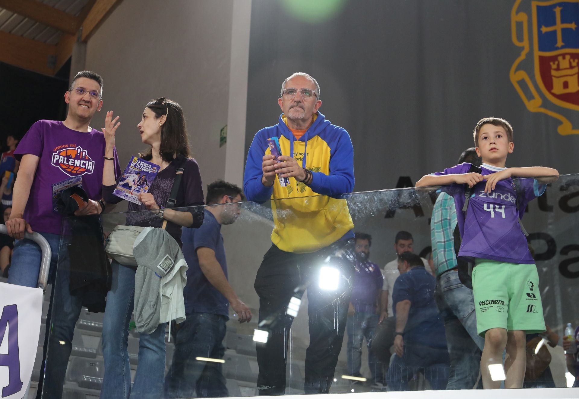 Así anima el público palentino al Súper Agropal ante el Obradoiro