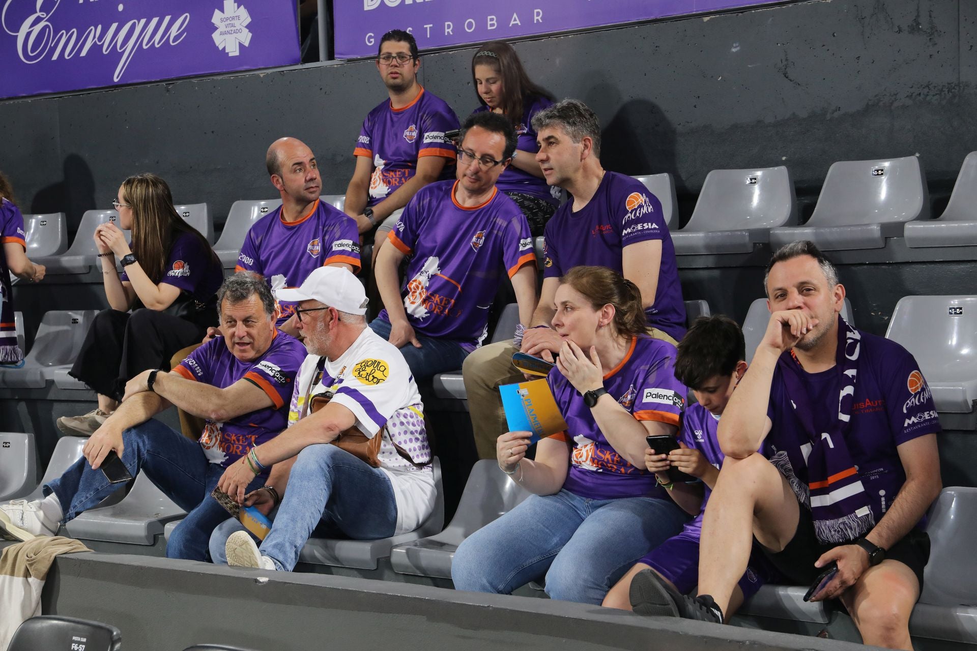 Así anima el público palentino al Súper Agropal ante el Obradoiro
