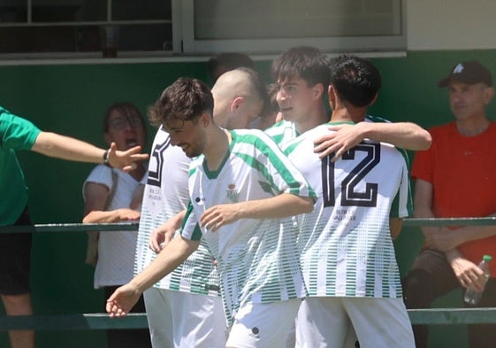 Los jugadores del Betis celebran uno de los tantos en Canterac.