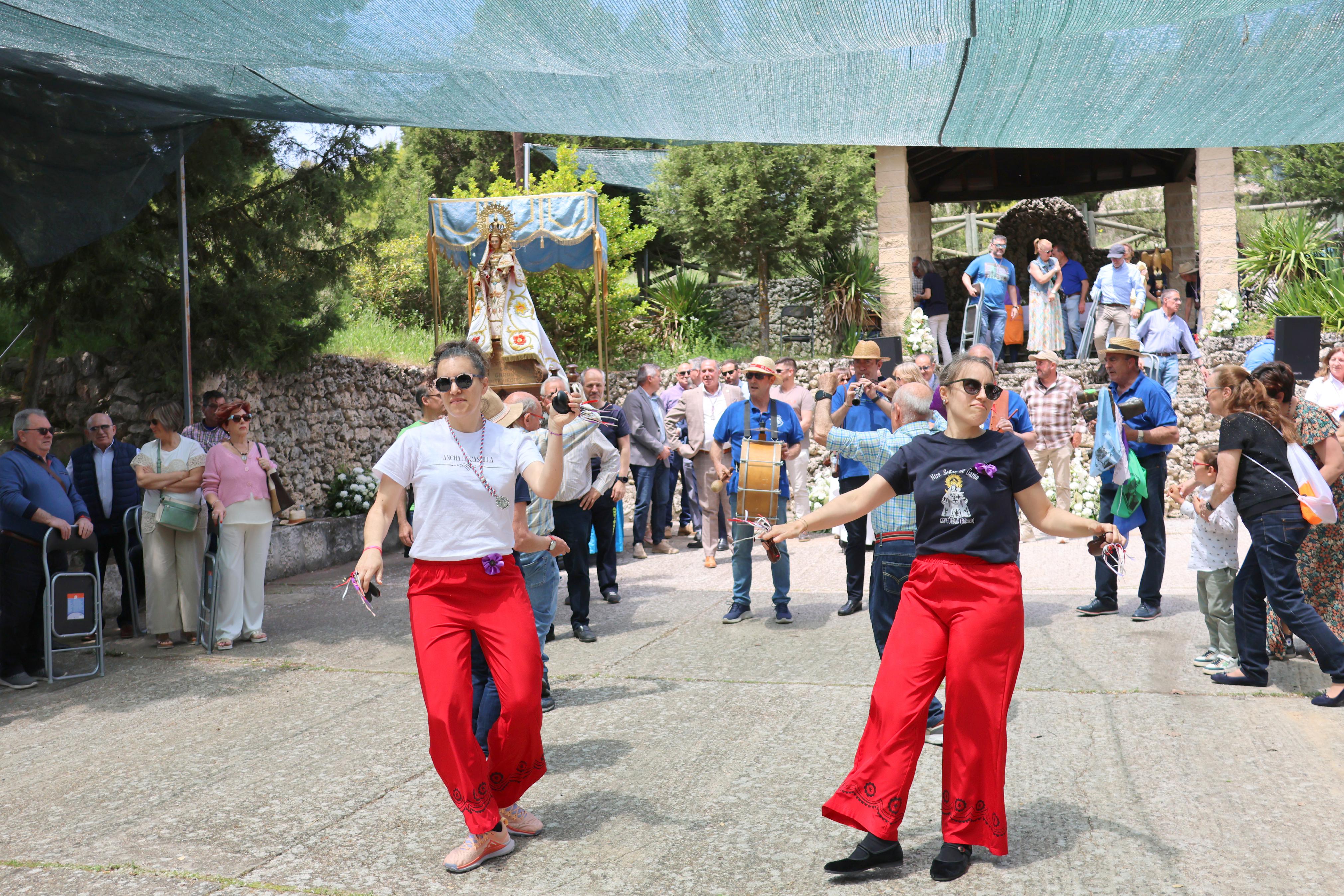 Antigüedad danza a la Virgen de Garón