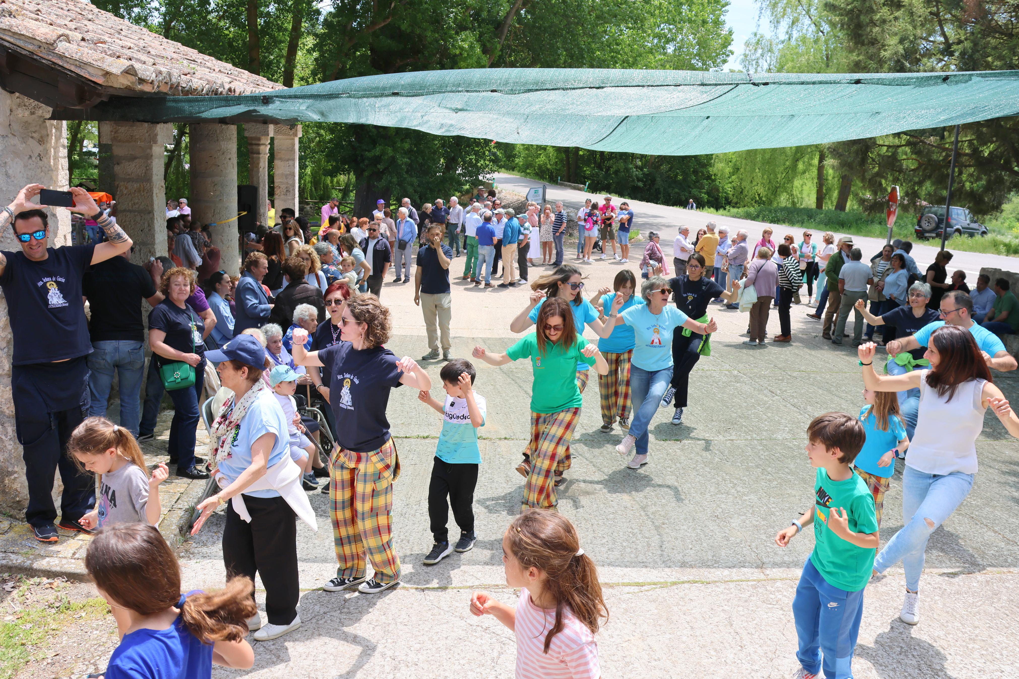 Antigüedad danza a la Virgen de Garón