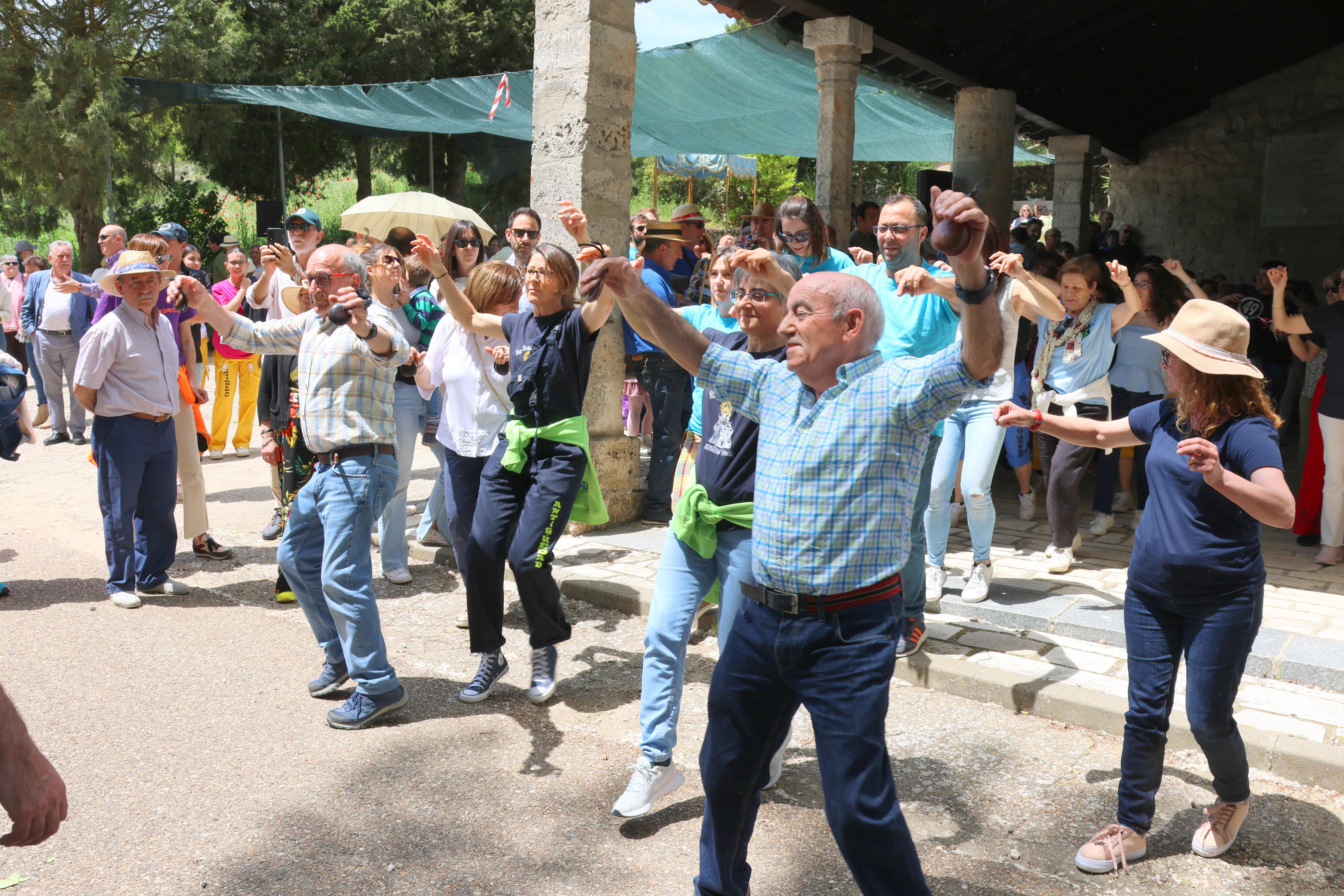 Antigüedad danza a la Virgen de Garón