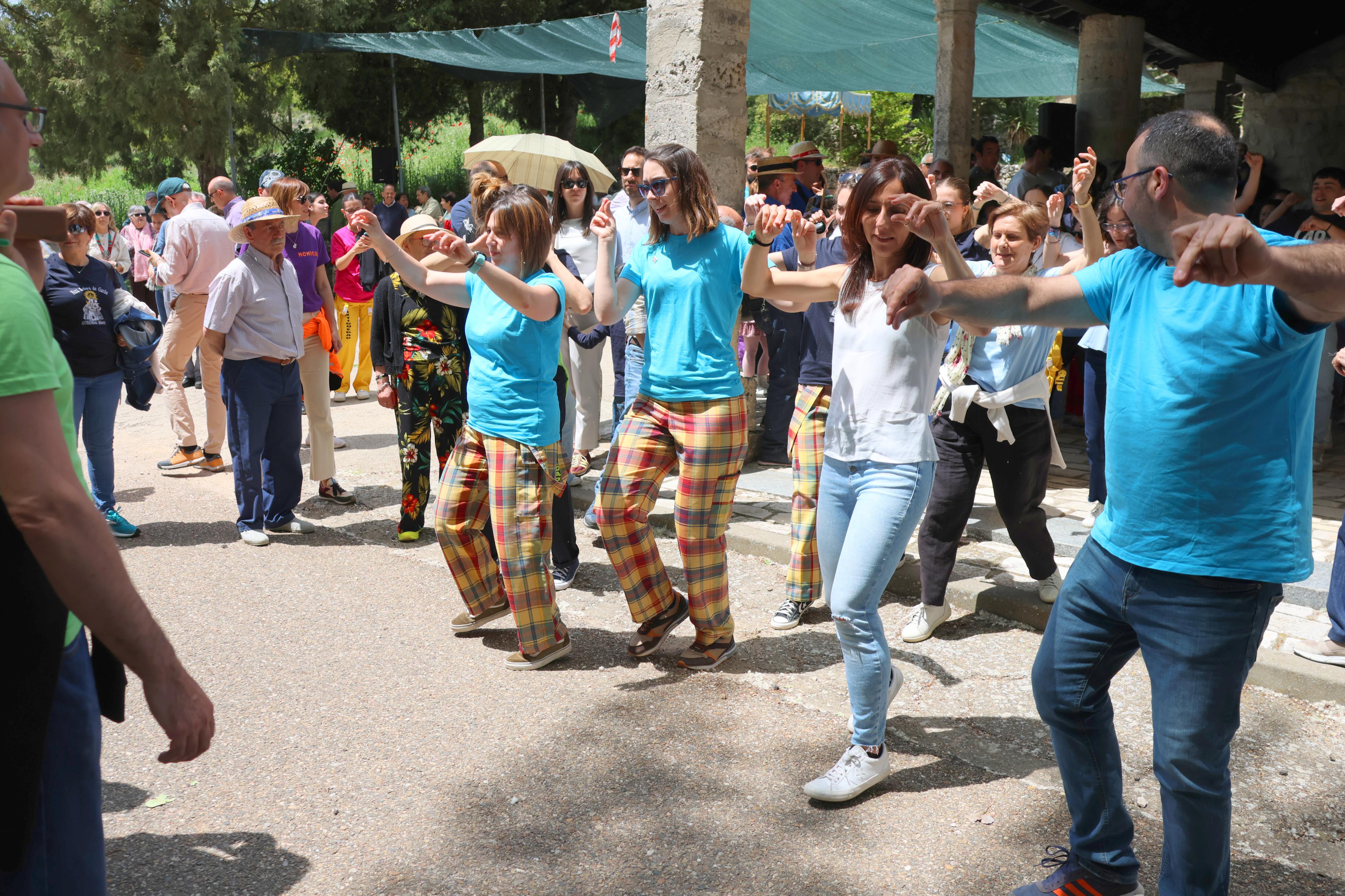 Antigüedad danza a la Virgen de Garón