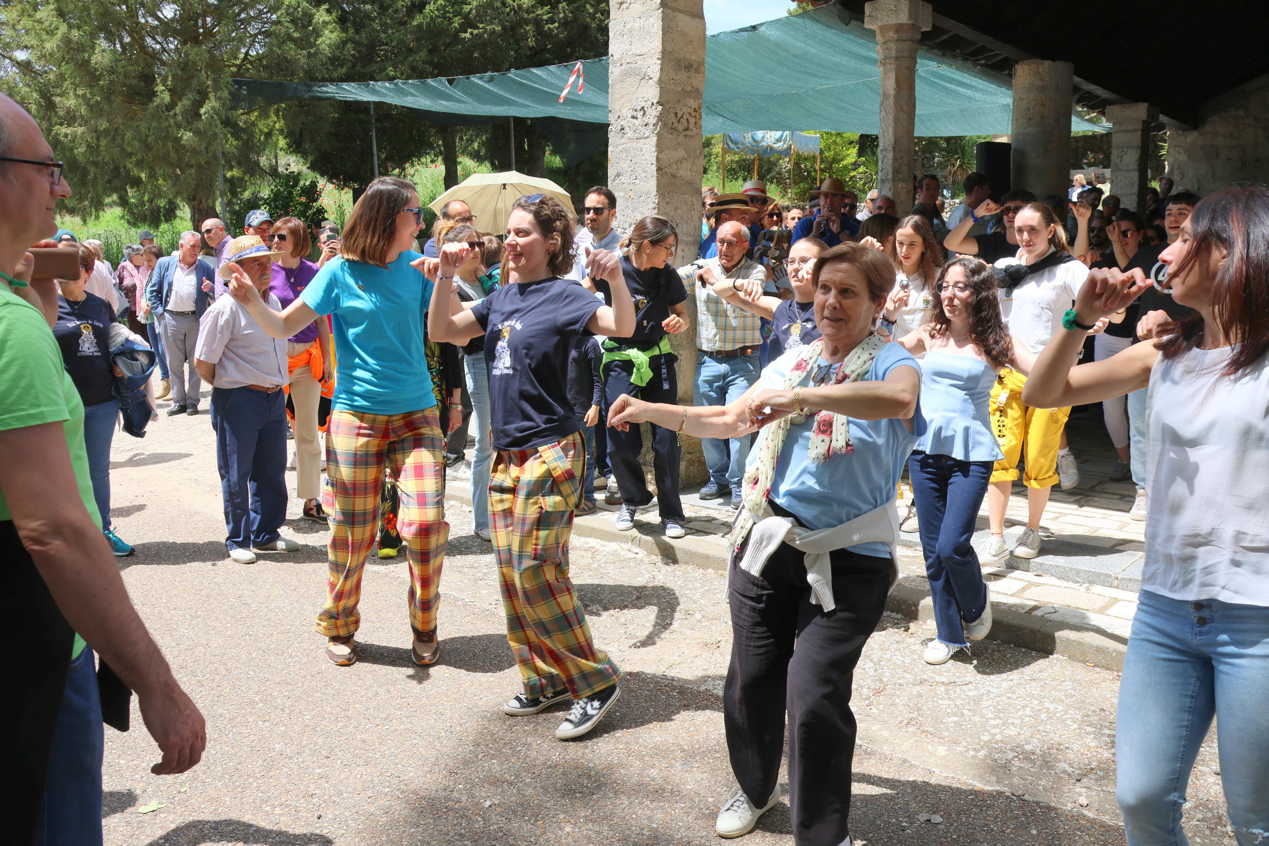 Antigüedad danza a la Virgen de Garón