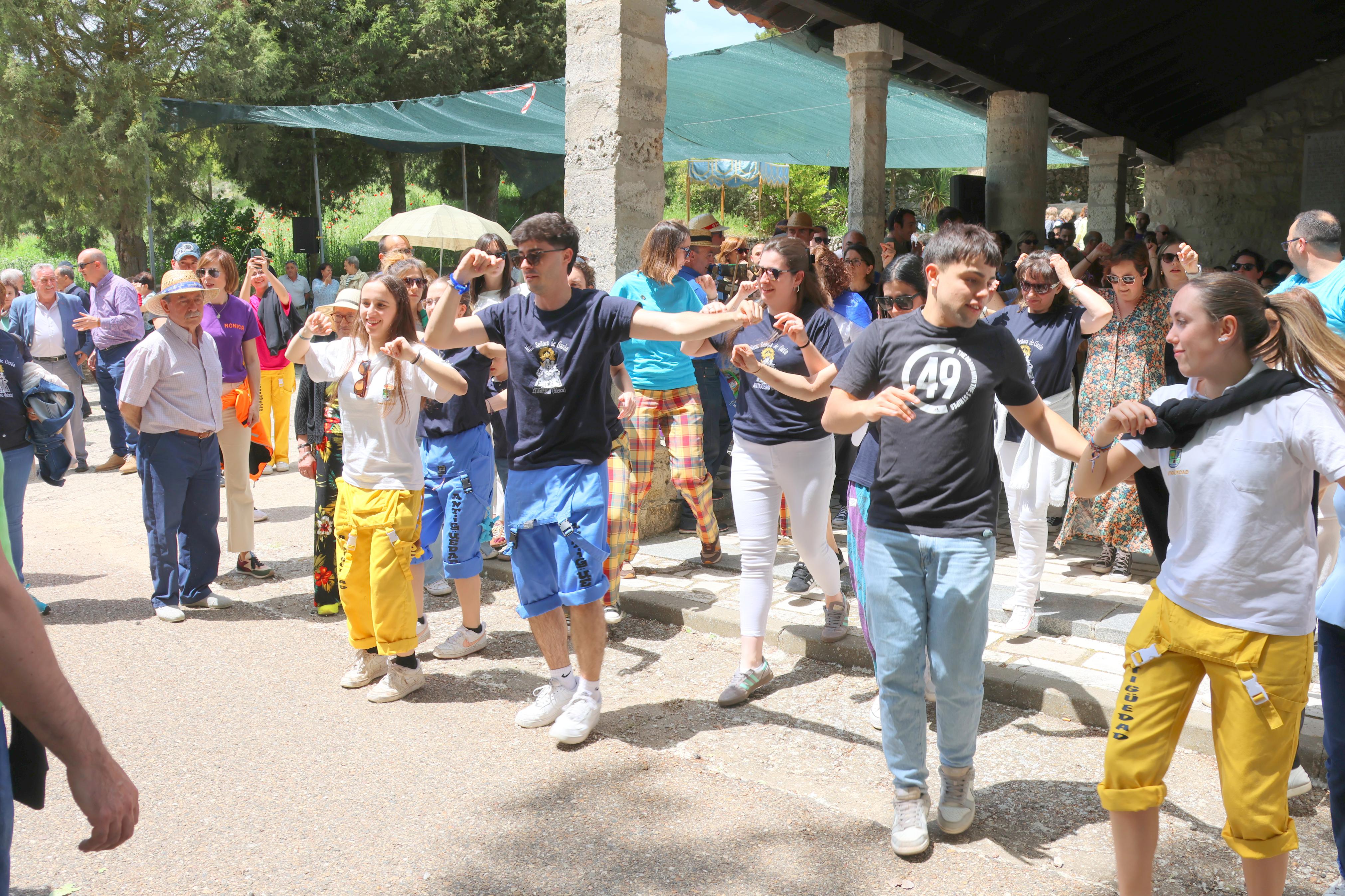 Antigüedad danza a la Virgen de Garón