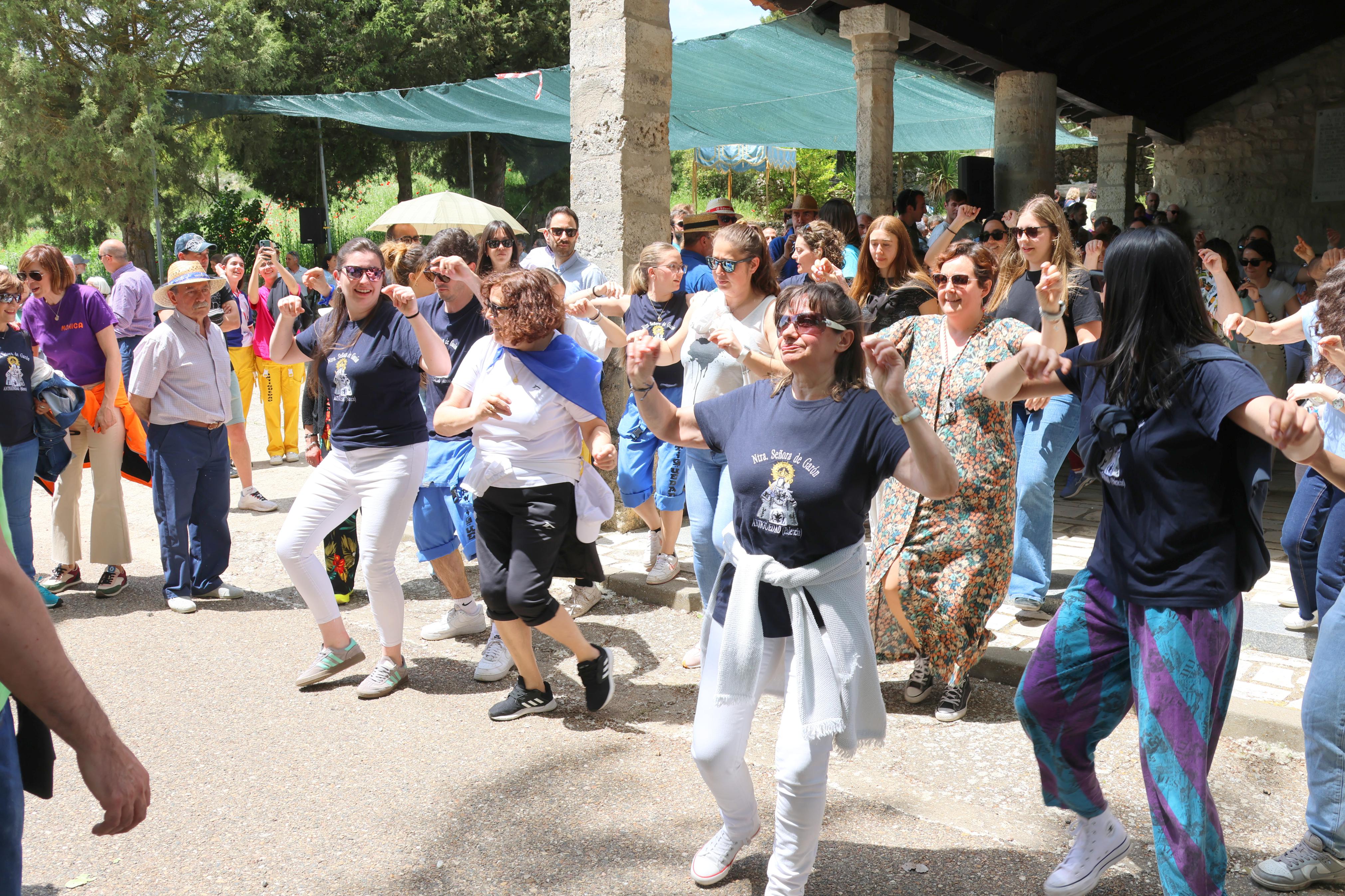 Antigüedad danza a la Virgen de Garón