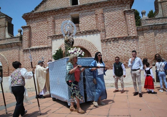 Un momento de la procesión de la Virgen de la Seca.