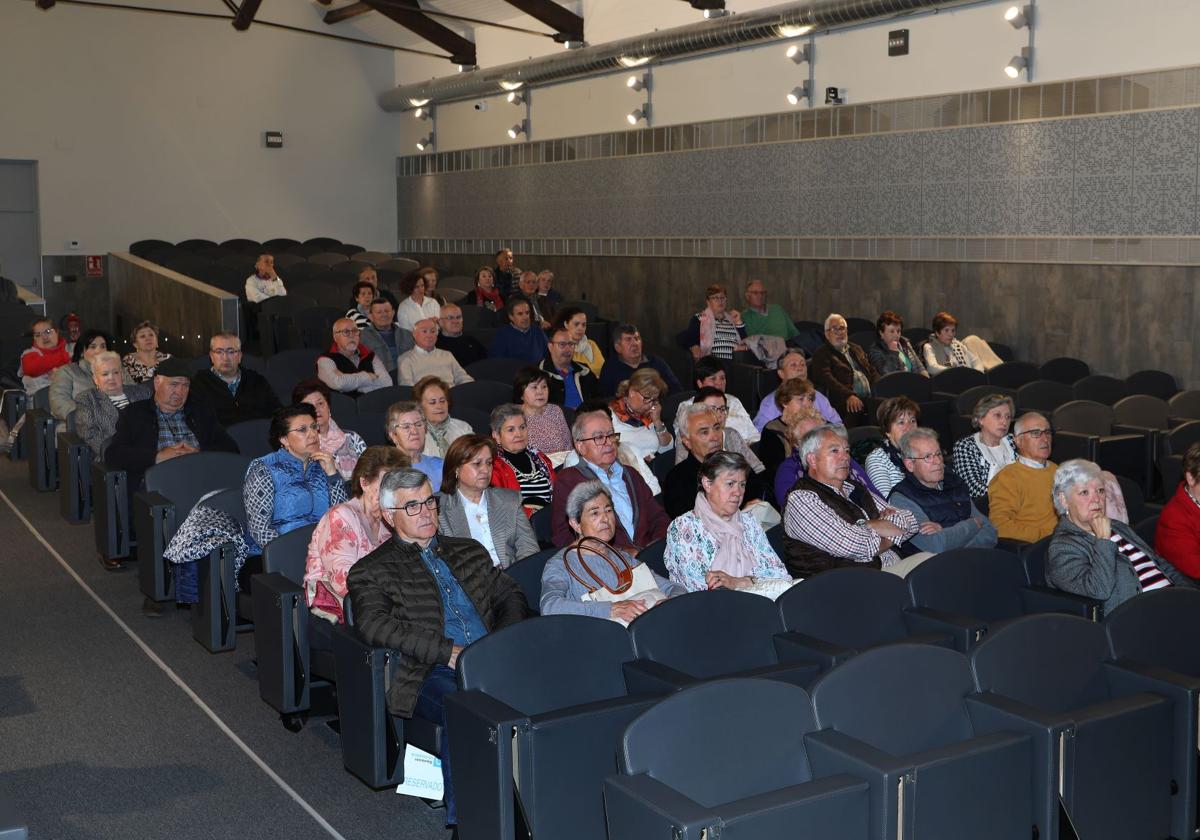 Asamblea de la Federación de Jubilados en el Centro Cultural.