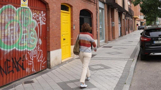 Una de las viviendas que empleaba el clan familiar desmantelado, dedicado a la explotación sexual de mujeres, se encontraba en un edificio residencial de la calle Estación.
