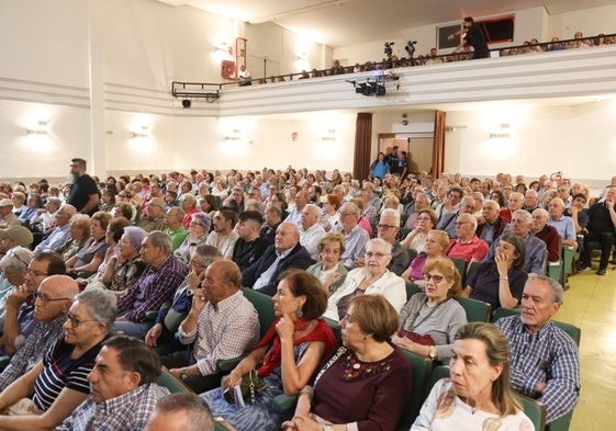 Público asistente al Concejo Abierto en Delicias.