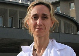 María José Uñón, presidenta del Colegio Profesional de Enfermería de Segovia, en la entrada al Hospital General,