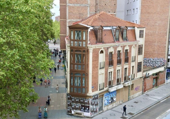 Edificio centenario en la esquina del Paseo de Zorrilla con Magallanes que se reformará en los próximos meses.