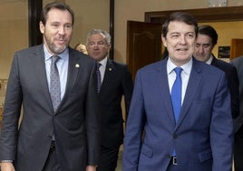 Óscar Puente y Alfonso Fernández Mañueco, en una imagen de archivo.