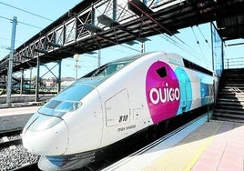Un tren de Ouigo en la estación de Valladolid el 18 de abril del año pasado, cuando la compañía francesa inauguró la conexión con la ciudad, que arrancaría al día siguiente.
