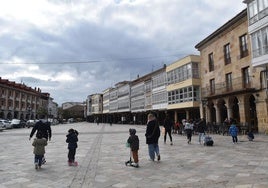 Plaza Mayor de Aguilar de Campoo, punto de encuentro de la villa.