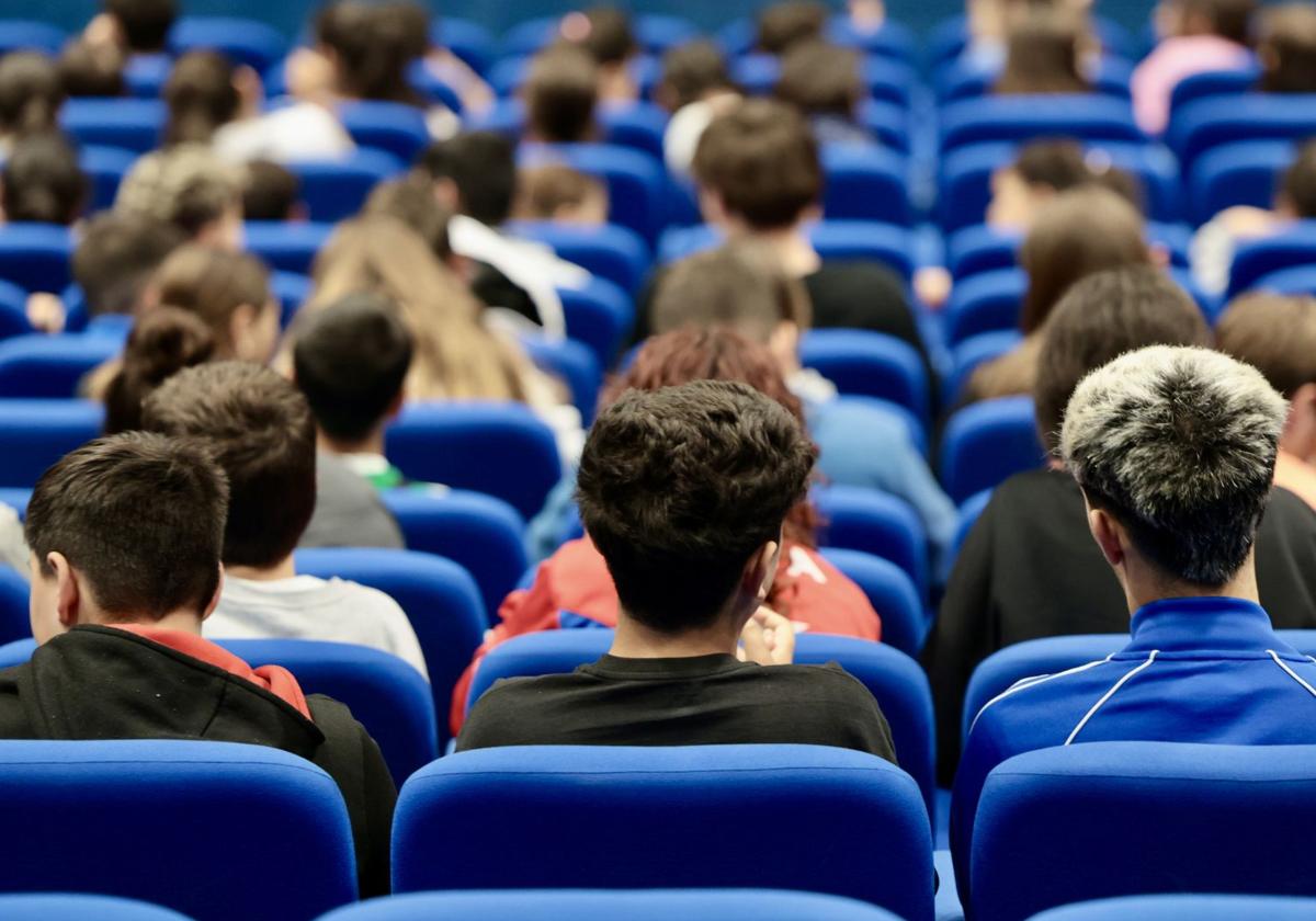 Luchar contra el absentismo escolar en Pajarillos con una yincana y un documental