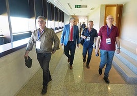 El comité de empresa de Azucarera, el martes antes de reunirse con el presidente de la Junta.