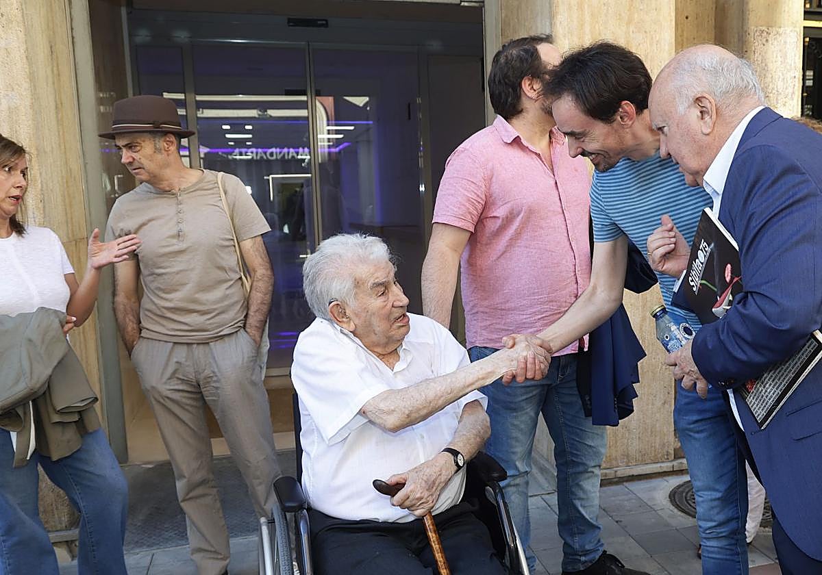 Gamoneda apadrina la nueva sede del Ateneo en Palencia