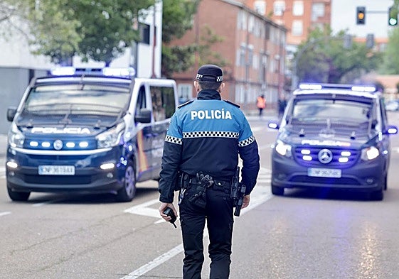 Policía Local y Nacional en Valladolid, en imagen de archivo.