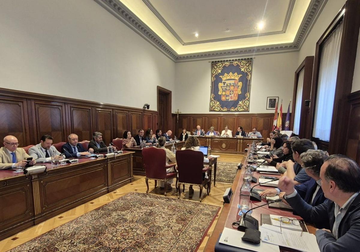 Sesión del pleno de ordinario de este mes de mayo en la Diputación.